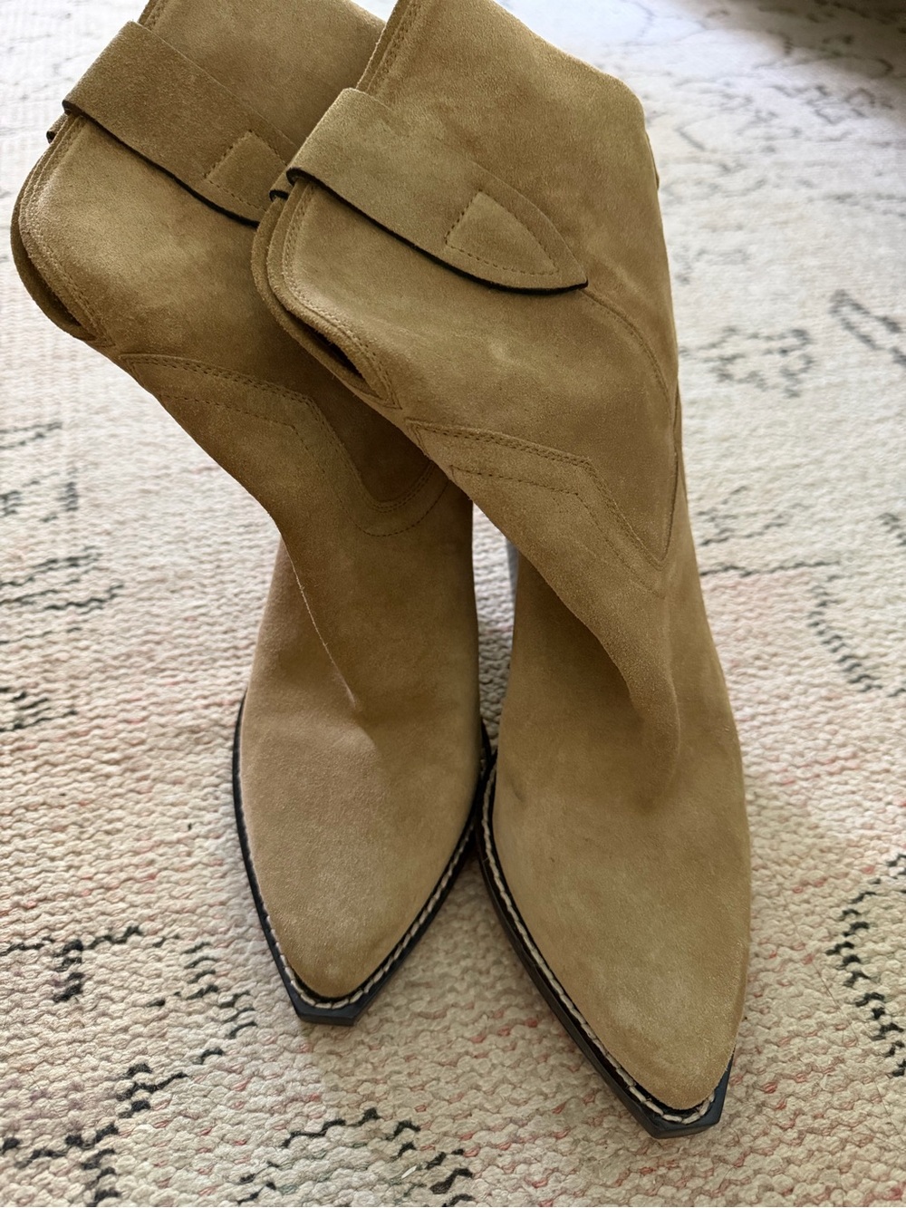 ISABEL MARANT
Beige Duerto Boots